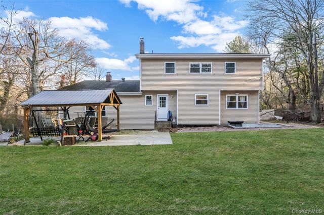 231 W Woodside Avenue, Patchogue, NY 11772