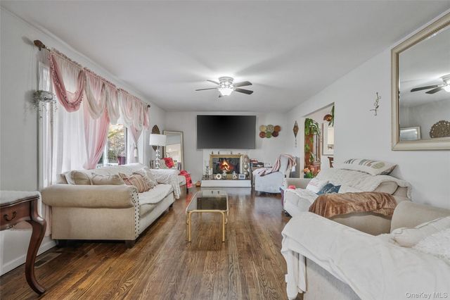 231 W Woodside Avenue, Patchogue, NY 11772