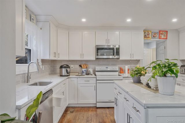 231 W Woodside Avenue, Patchogue, NY 11772