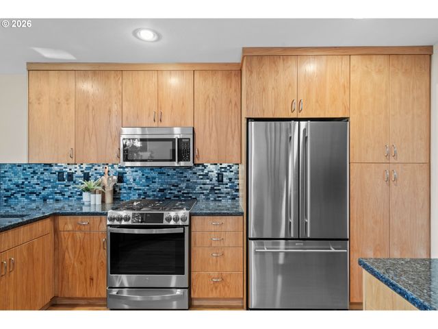 3490 CHAPARREL Loop, West Linn, OR 97068