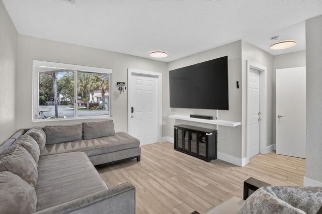 4950 PALM GARDEN Lane, Davie, FL 33314