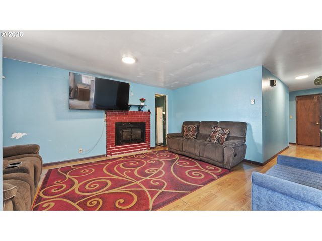 1977 ECHO HOLLOW Rd, Eugene, OR 97402