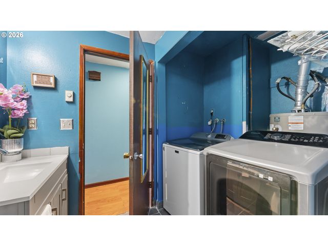 1977 ECHO HOLLOW Rd, Eugene, OR 97402