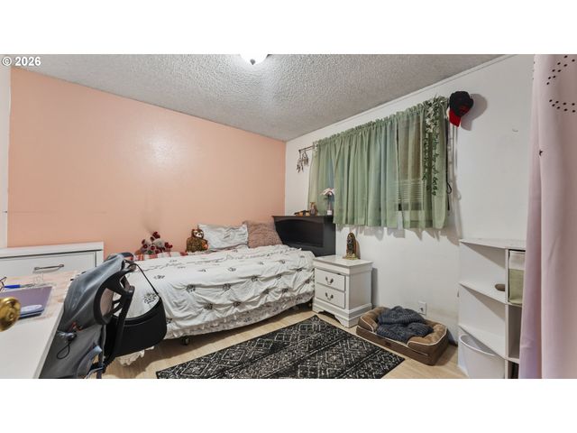 1977 ECHO HOLLOW Rd, Eugene, OR 97402