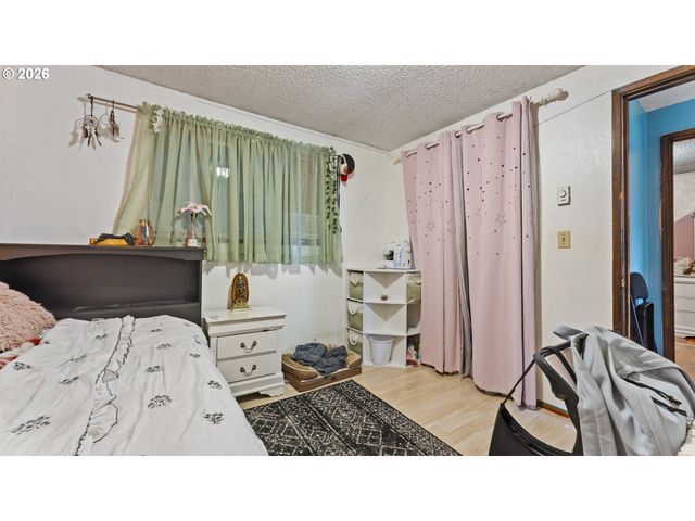 1977 ECHO HOLLOW Rd, Eugene, OR 97402