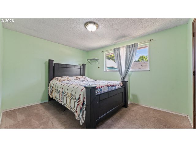 1977 ECHO HOLLOW Rd, Eugene, OR 97402