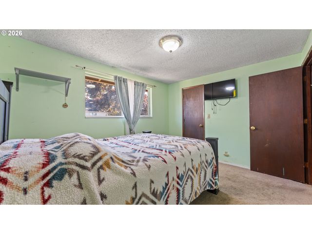 1977 ECHO HOLLOW Rd, Eugene, OR 97402