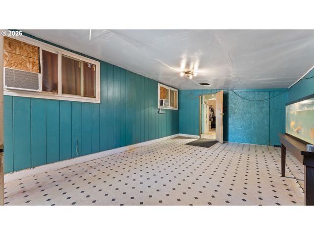 1977 ECHO HOLLOW Rd, Eugene, OR 97402