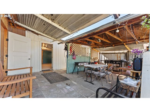 1977 ECHO HOLLOW Rd, Eugene, OR 97402