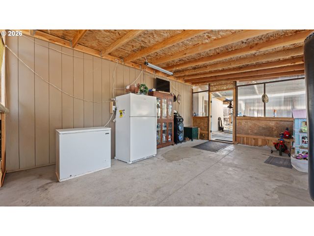1977 ECHO HOLLOW Rd, Eugene, OR 97402