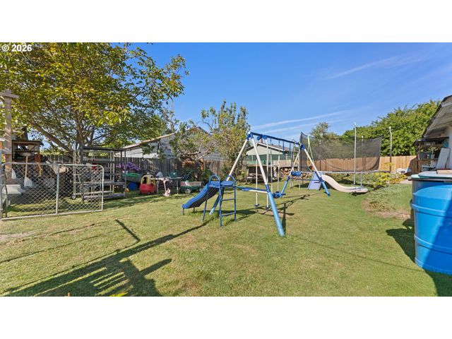 1977 ECHO HOLLOW Rd, Eugene, OR 97402