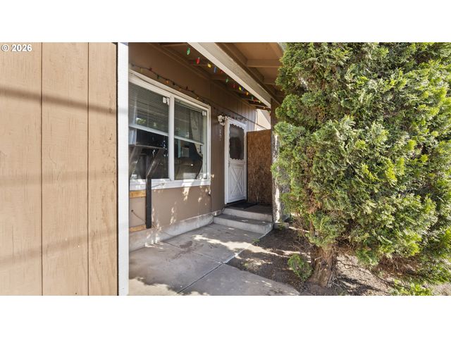 1977 ECHO HOLLOW Rd, Eugene, OR 97402