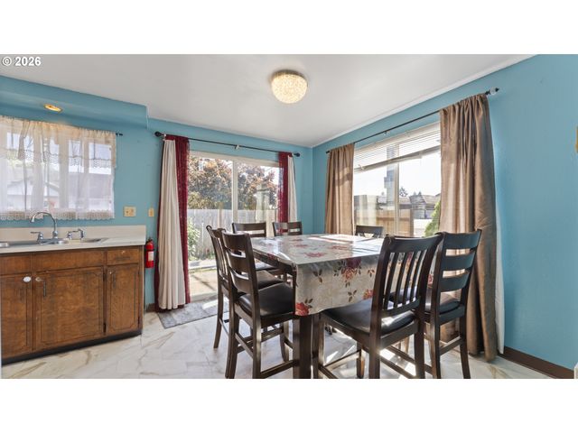 1977 ECHO HOLLOW Rd, Eugene, OR 97402