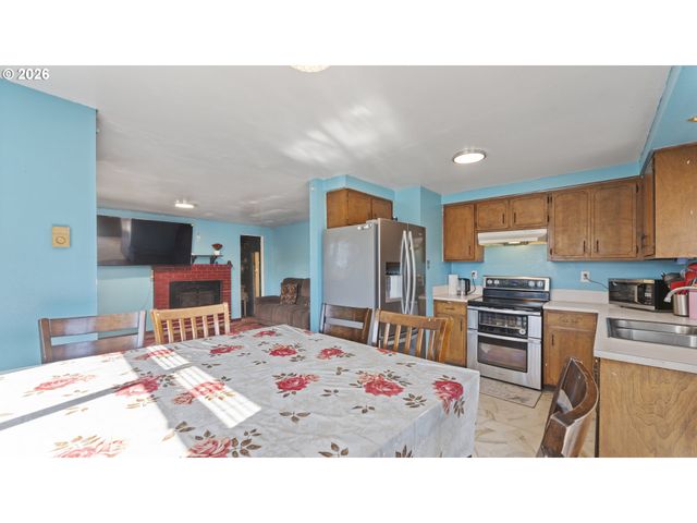 1977 ECHO HOLLOW Rd, Eugene, OR 97402