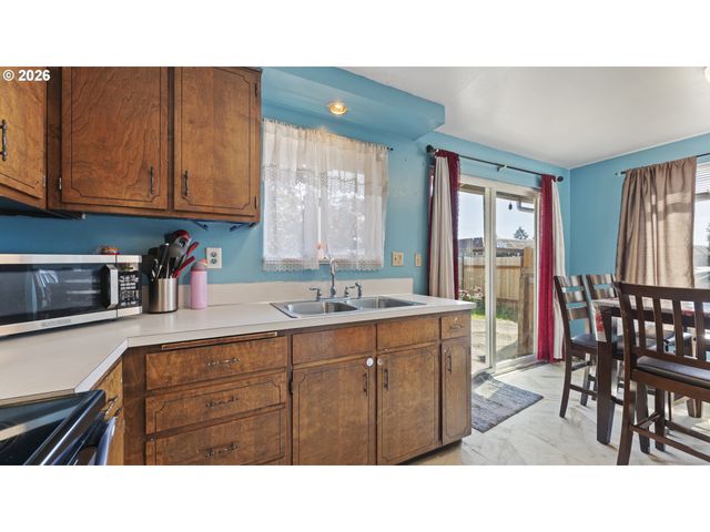 1977 ECHO HOLLOW Rd, Eugene, OR 97402