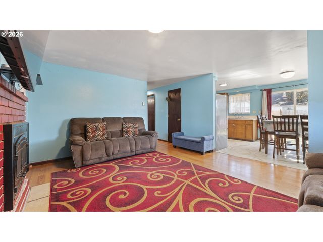 1977 ECHO HOLLOW Rd, Eugene, OR 97402