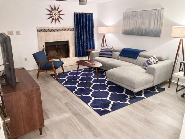 8400 Jamestown DR 212, Austin, TX 78758