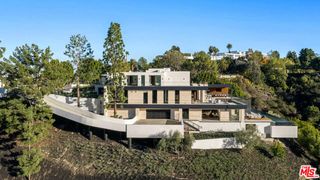 1035 Stradella Road, Los Angeles, CA 90077