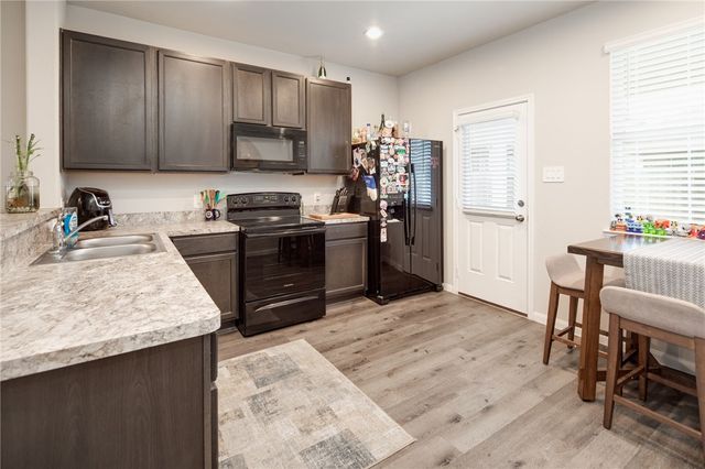 992 Rice Drive, Bryan, TX 77803