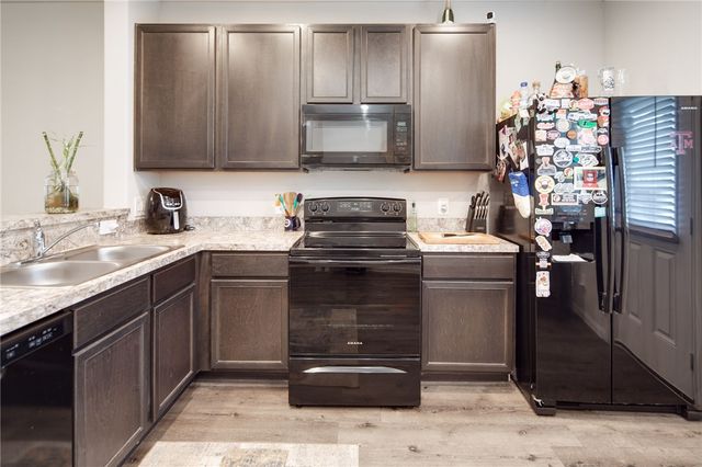 992 Rice Drive, Bryan, TX 77803