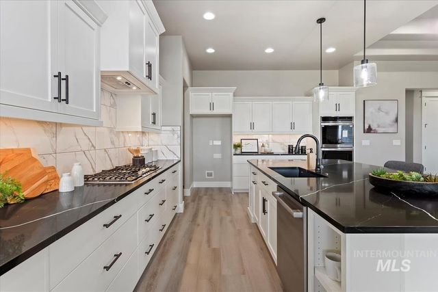 9933 S Peregrine Falcon Ave, Nampa, ID 83686