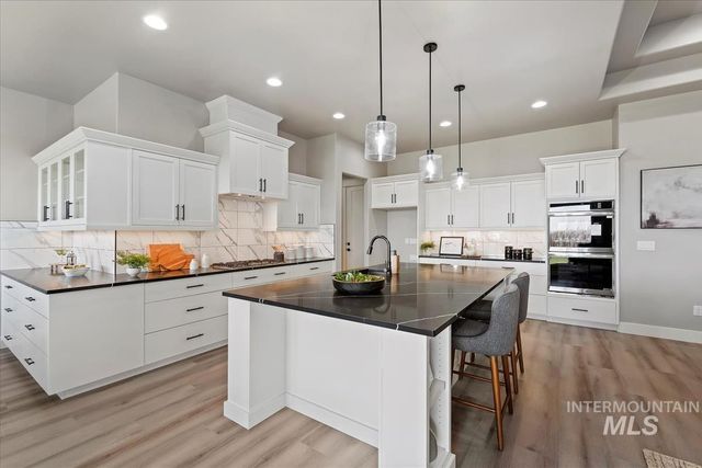 9933 S Peregrine Falcon Ave, Nampa, ID 83686