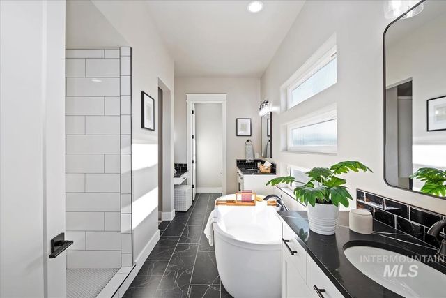 9933 S Peregrine Falcon Ave, Nampa, ID 83686