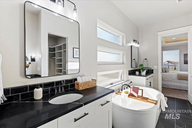 9933 S Peregrine Falcon Ave, Nampa, ID 83686