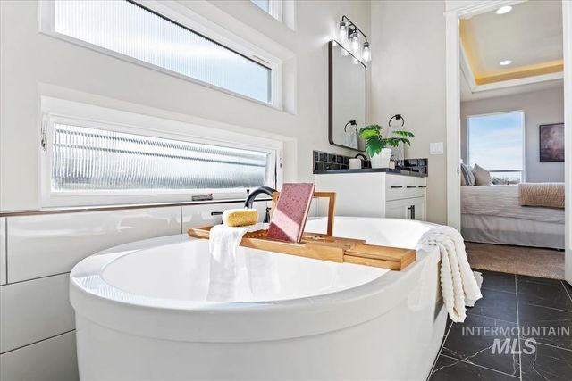 9933 S Peregrine Falcon Ave, Nampa, ID 83686