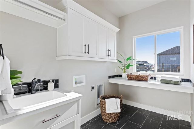 9933 S Peregrine Falcon Ave, Nampa, ID 83686