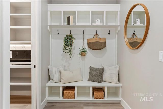 9933 S Peregrine Falcon Ave, Nampa, ID 83686