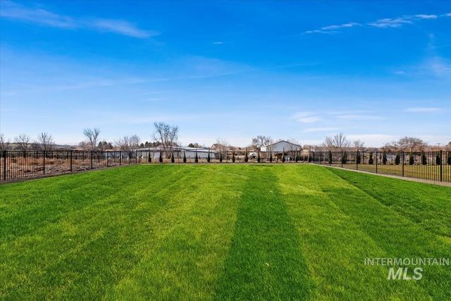 9933 S Peregrine Falcon Ave, Nampa, ID 83686