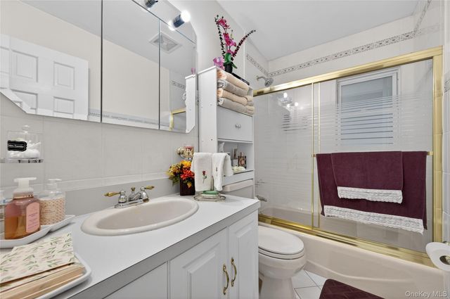 112 Wentworth Avenue, Albertson, NY 11507