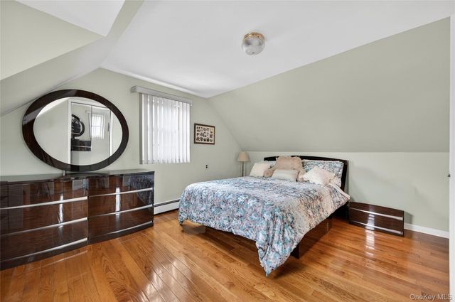 112 Wentworth Avenue, Albertson, NY 11507