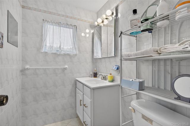 112 Wentworth Avenue, Albertson, NY 11507