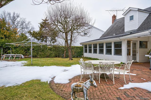 112 Wentworth Avenue, Albertson, NY 11507