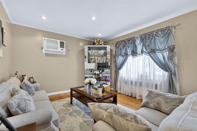 112 Wentworth Avenue, Albertson, NY 11507