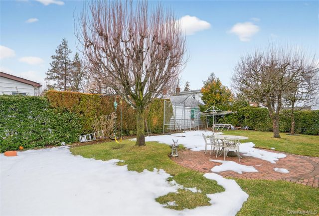 112 Wentworth Avenue, Albertson, NY 11507