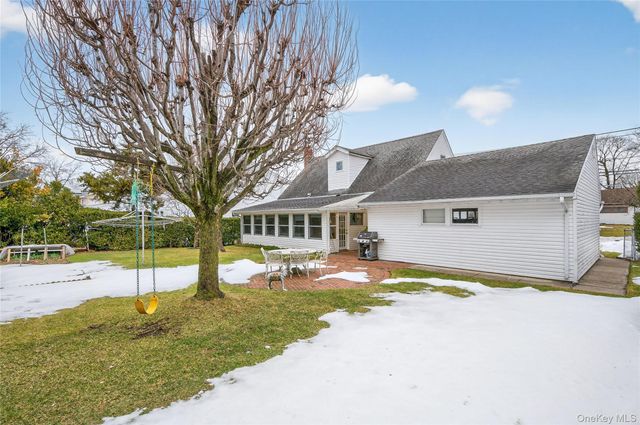 112 Wentworth Avenue, Albertson, NY 11507