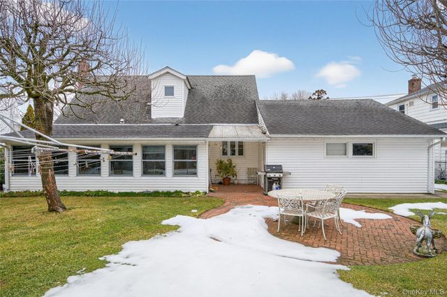 112 Wentworth Avenue, Albertson, NY 11507