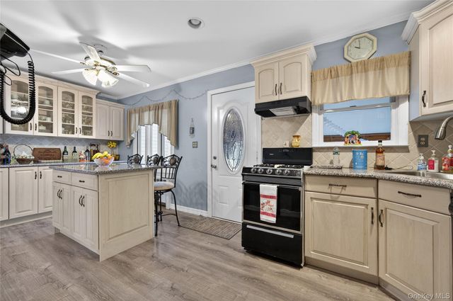 112 Wentworth Avenue, Albertson, NY 11507