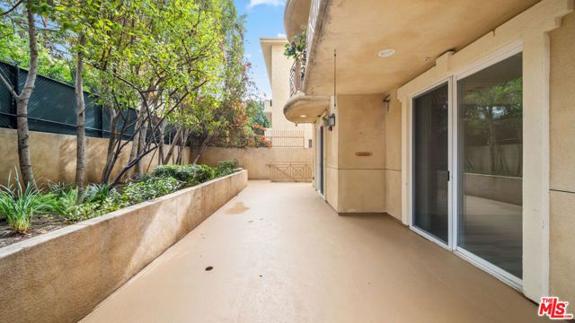 2306 FOX HILLS Drive 103, Los Angeles, CA 90064