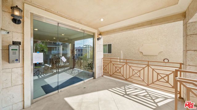 2306 FOX HILLS Drive 103, Los Angeles, CA 90064