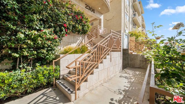 2306 FOX HILLS Drive 103, Los Angeles, CA 90064