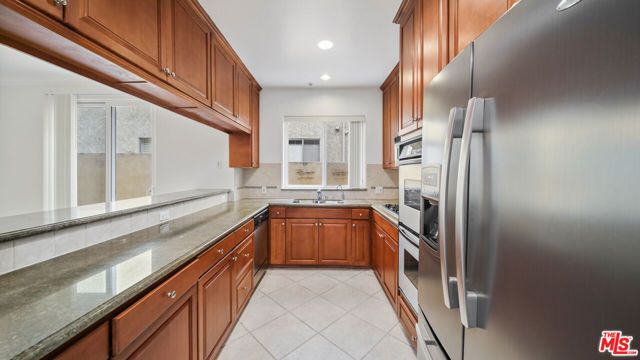 2306 FOX HILLS Drive 103, Los Angeles, CA 90064