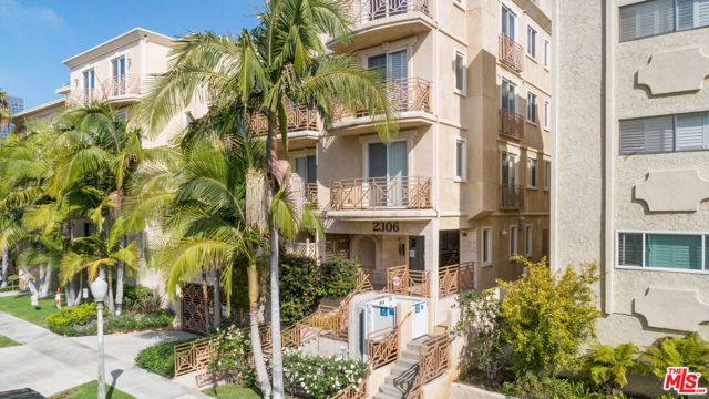 2306 FOX HILLS Drive 103, Los Angeles, CA 90064