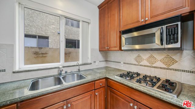 2306 FOX HILLS Drive 103, Los Angeles, CA 90064