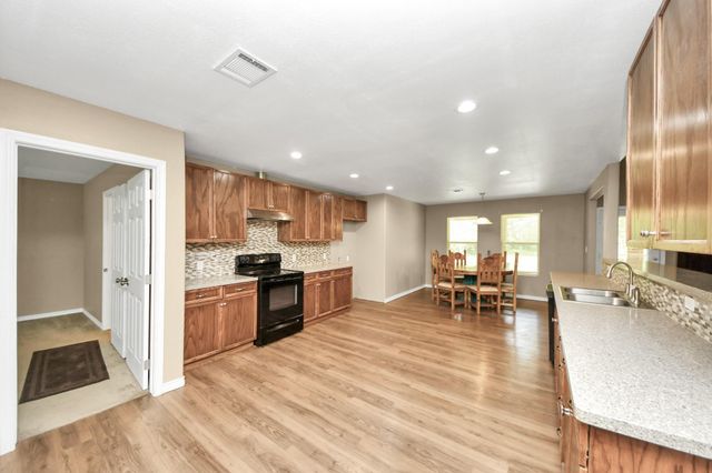 197 County Road 348, Cleveland, TX 77327