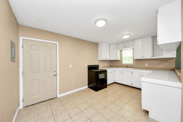 197 County Road 348, Cleveland, TX 77327