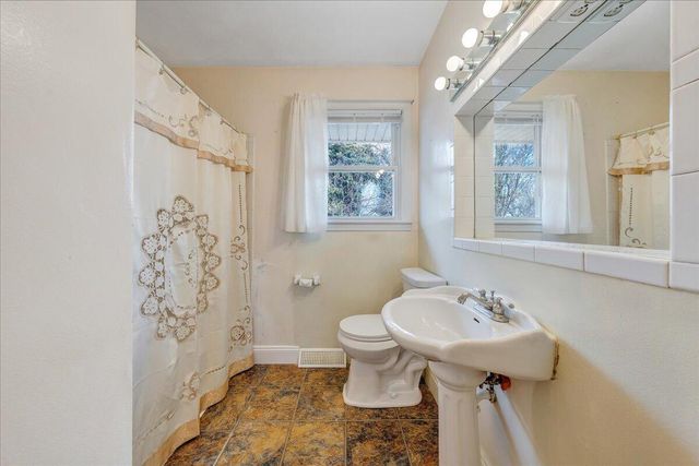 1707 Glendon RD, Salem, VA 24153